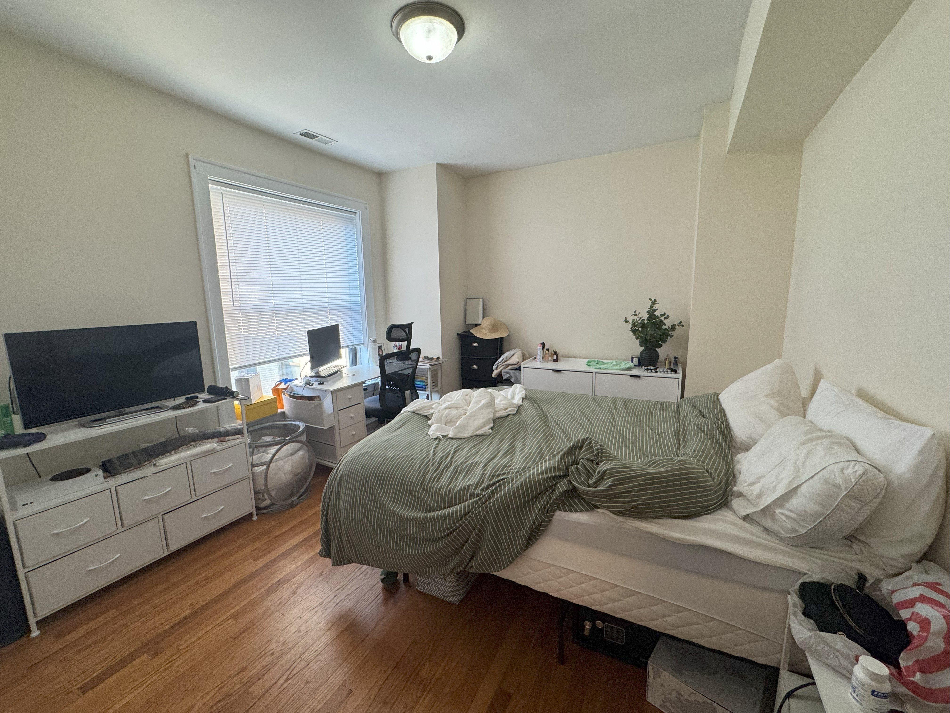 2833 N. Cambridge Ave. 2833 N. Cambridge Ave., Chicago, IL 60657 Lake View - Leasing by Cross Street
